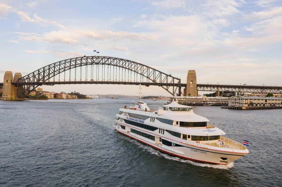Sydney Harbour Experience 90-minute Sightseeing Cruise - The first views: Circular Quay and the Opera House
