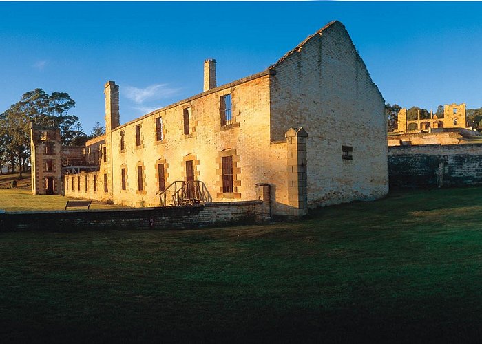 Tasman Island Cruises and Port Arthur Historic Site Day Tour from Hobart - Lunch is practical rather than leisurely