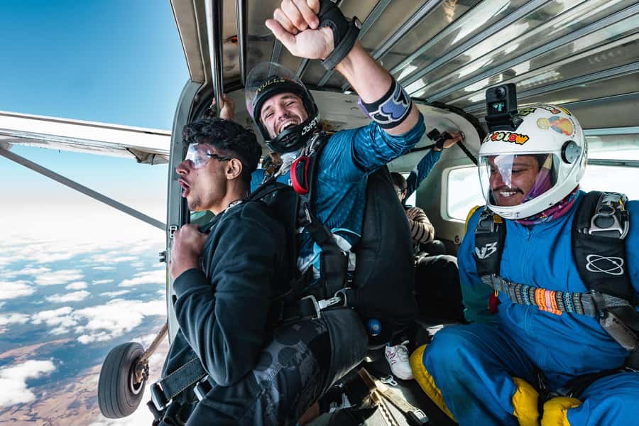 Torquay: Skydive over The Great Ocean Road - opt Melb pickup - The scenic flight before the jump