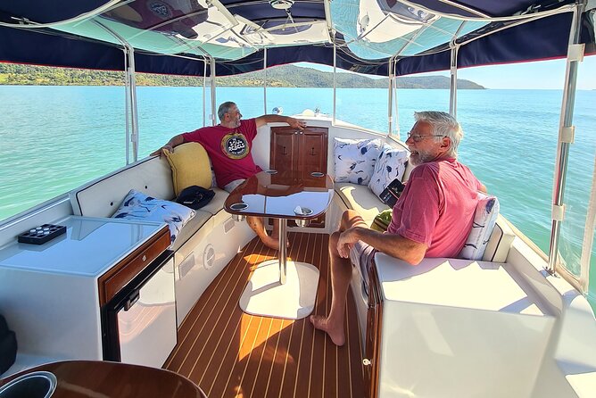 Whisper Cruises - One-Hour Turtle Spotting Bay Cruise - Guides who shape the hour