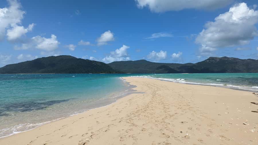 Whitsundays Sailing & Snorkelling Day Tour – All Inclusive - Lunch before the water activities