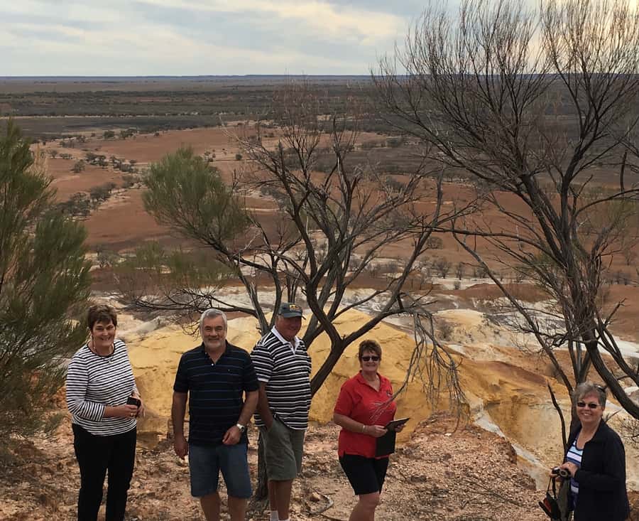 Winton: Dinosaur Stampede 3/4 Day Tour - A morning through Winton’s mesa country