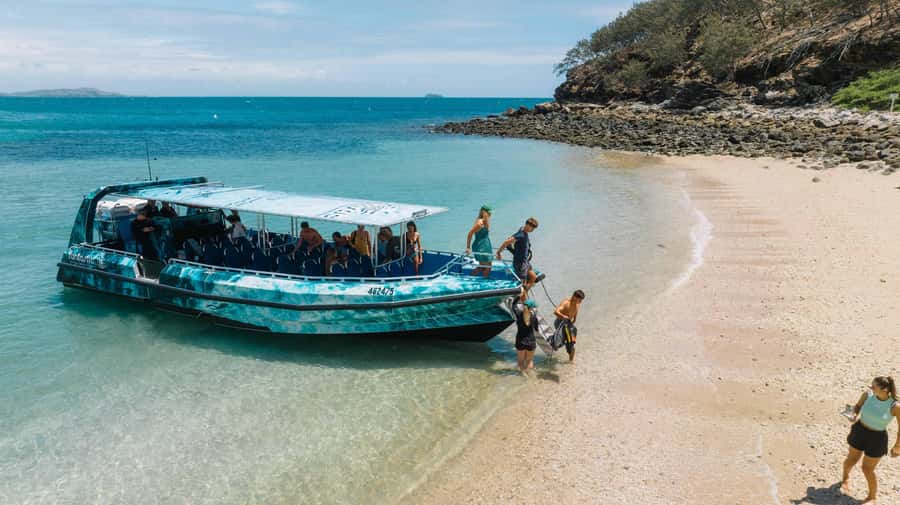 Yeppoon: Great Keppel Island Fast Boat Snorkel & Lunch Tour - The fast run through the Keppel Islands